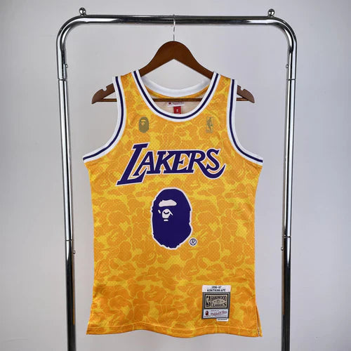 LOS ANGELES LAKERS EDICIÓN ESPECIAL BAPE AMARILLA (RETRO)